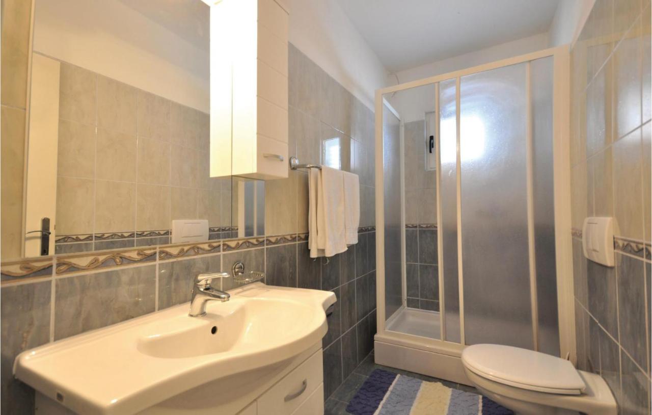 Lovely Apartment In Makarska With Kitchen Exterior foto